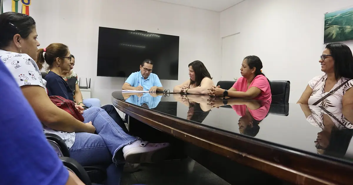 Prefeito assina decreto que regulamenta aumento no plantão de profissionais da saúde