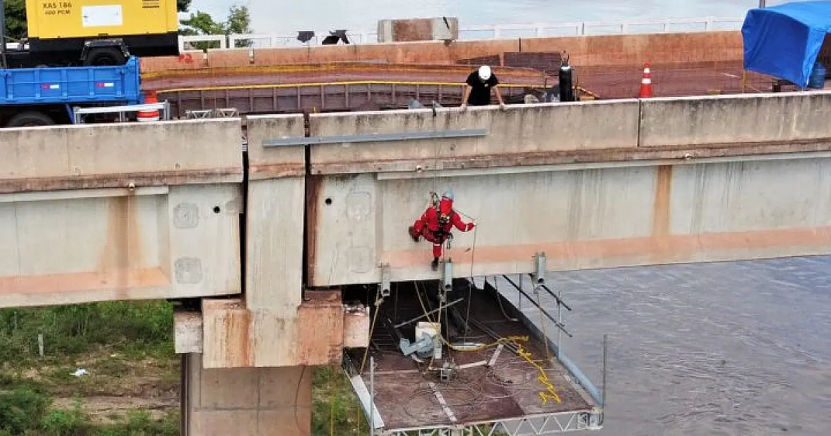 Reparos na ponte sobre o rio Paraguai conta com estrutura de última geração e apoio de alpinistas
