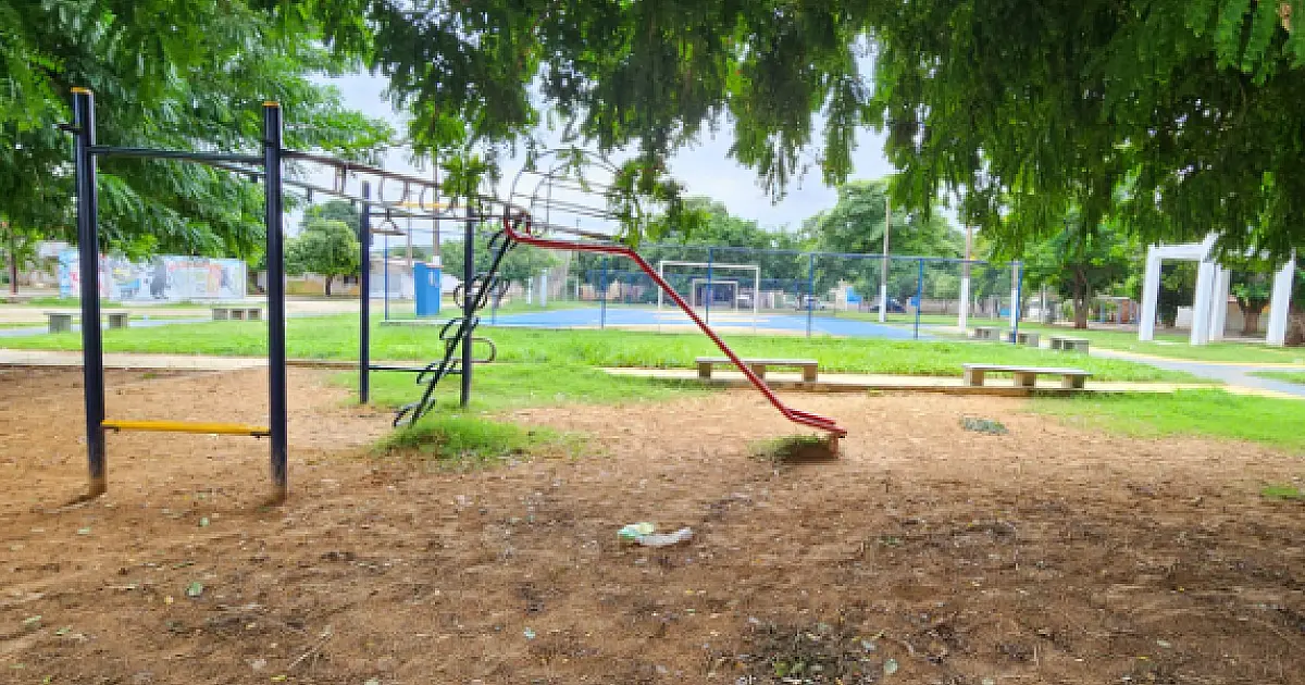 Vereador atende comunidade e pede revitalização da praça da Popular Nova