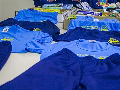 Após questionamentos quanto ao prazo, prefeitura conclui entrega de kits escolares da Reme