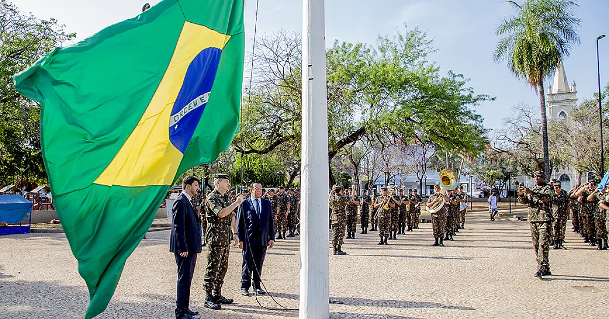 Hasteamento da Bandeira Nacional abre a Semana da Pátria em Corumbá