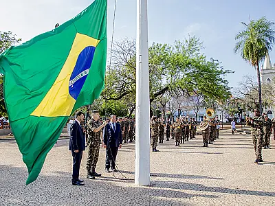 Hasteamento da Bandeira Nacional abre a Semana da Pátria em Corumbá