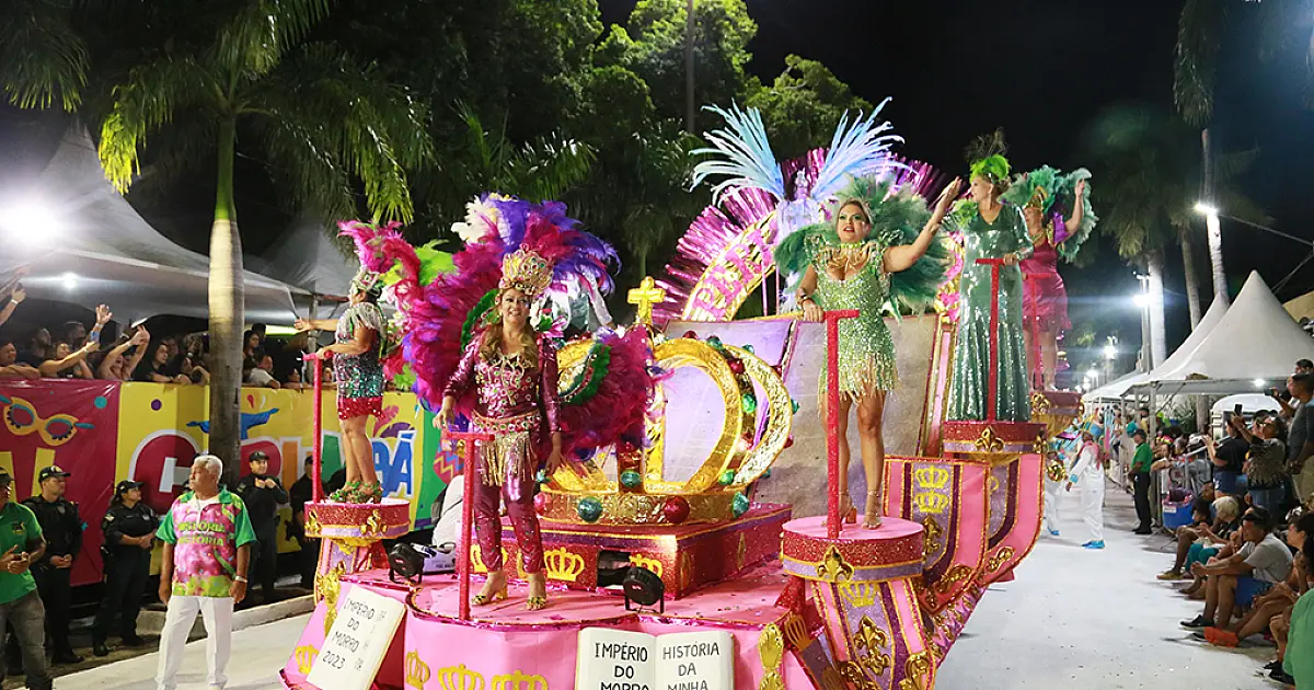 Discurso emocionante abre desfile da Império do Morro