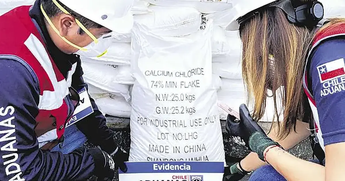 Produto químico usado para fabricar cocaína entra na Bolívia camuflado em roupas usadas
