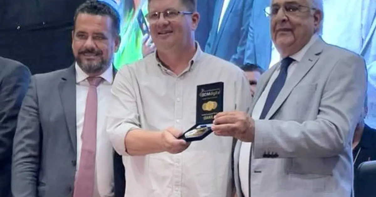 Presidente da Câmara é homenageado durante Seminário Estadual de Vereadores e Servidores