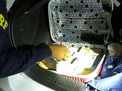 PRF flagra casal com R$ 160 mil reais em espécie e sem procedência