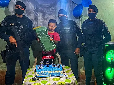 Policiais Militares de Corumbá fazem surpresa em aniversário de criança que sonha em ser PM