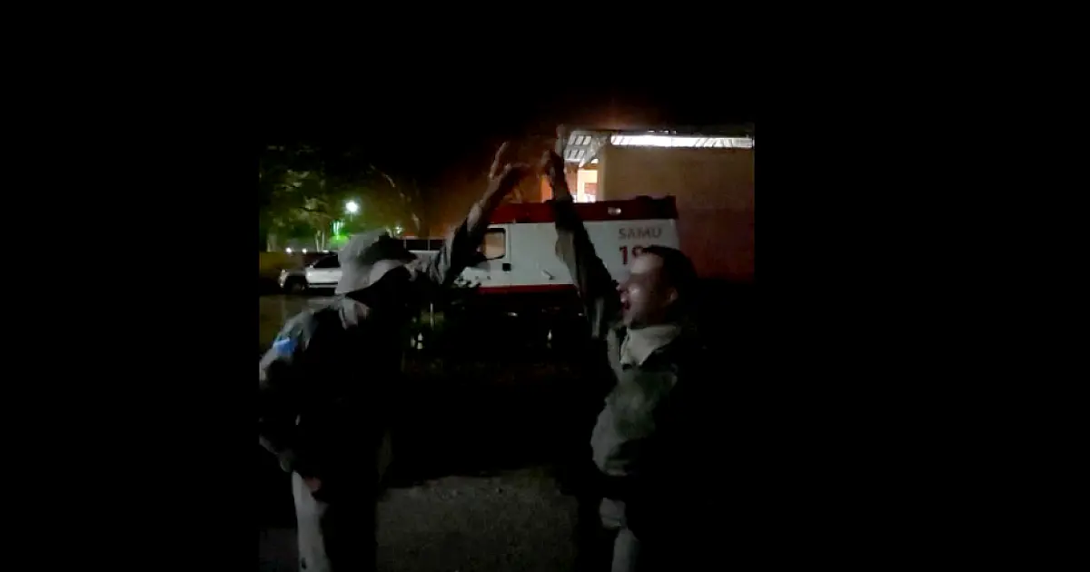 Bombeiros celebram chuva em incêndio de grande proporção na ponte do rio Paraguai
