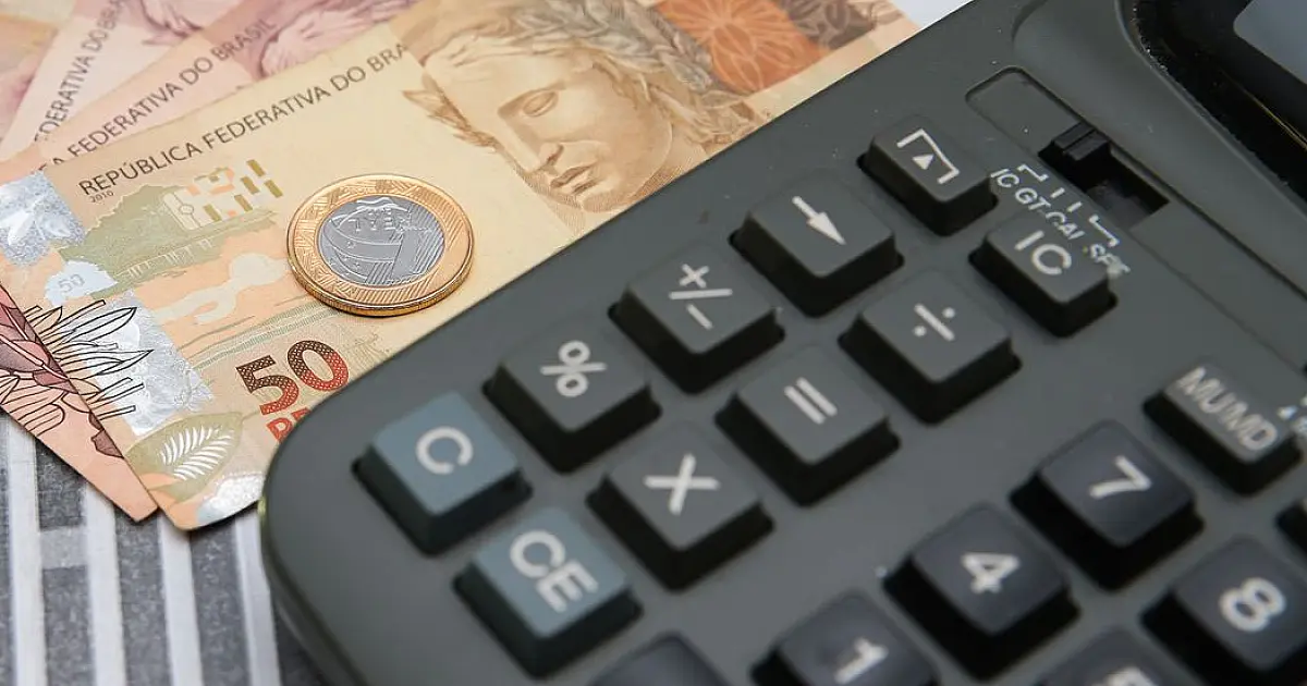 Endividamento tem leve aumento, mas índice de famílias com contas em atraso cai na Capital
