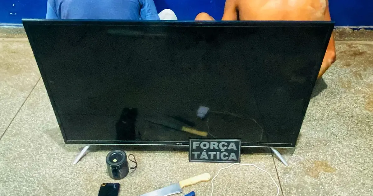 Dupla é presa carregando objetos furtados durante a madrugada