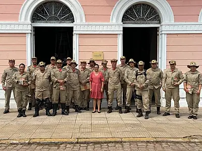 101 bombeiros combatem os incêndios florestais no Pantanal