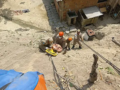 Homem cai em barranco com 10 metros de altura no bairro Cervejaria
