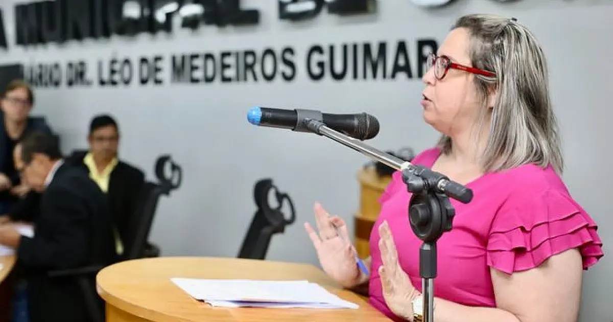 Secretária de Saúde dá explicações sobre a remoção de pacientes para Capital