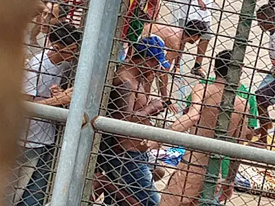 Presos usam celulares até em banho de sol na Máxima