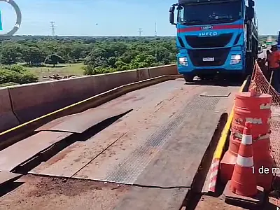 Travessia de caminhões cegonha na ponte do rio Paraguai ocorre com horários programados