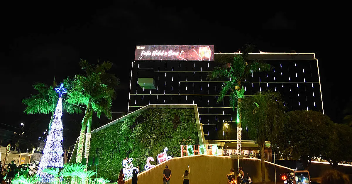 Fiems inaugura Natal Mágico com show de luzes, Papai Noel e cantata natalina