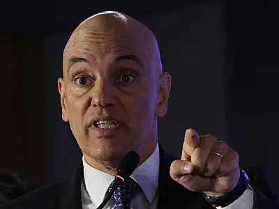 Bolsonaro preso: Moraes rejeita pedido de prisão domiciliar