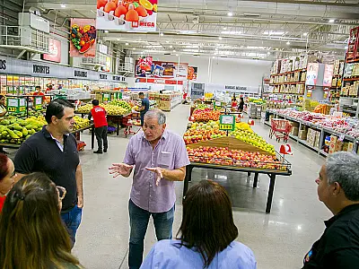 Visitas comerciais incentivam empresários a comparem direto do produtor local