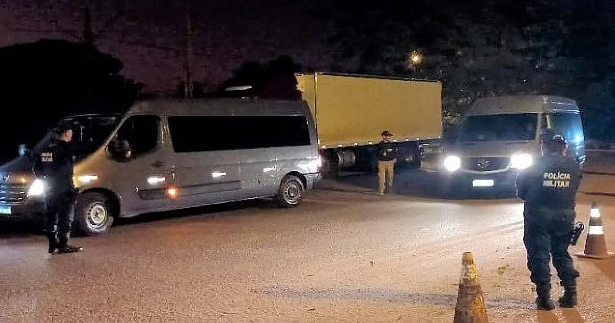 Fiscalização contra o transporte clandestino autua 8 veículos no feriado