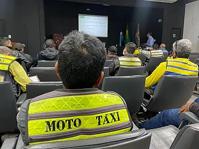 Mototaxistas e servidores do Trânsito participam de palestras de qualificação