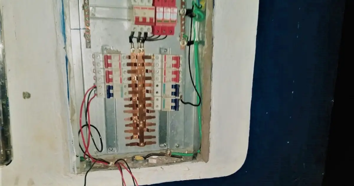 Furto em padrão elétrico deixa Quadra Esportiva do bairro Alta Floresta I no escuro