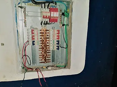 Furto em padrão elétrico deixa Quadra Esportiva do bairro Alta Floresta I no escuro