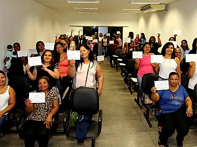 Participantes recebem certificados de cursos e oficinas do Qualifica Corumbá