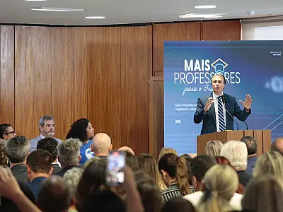 Programa "Mais Professores" estima beneficiar quase 50 milhões de professores e estudantes