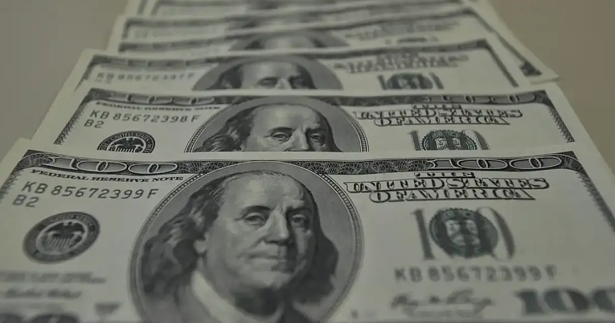 Dólar sobe para R$ 5,58 com agravamento de tensões com EUA