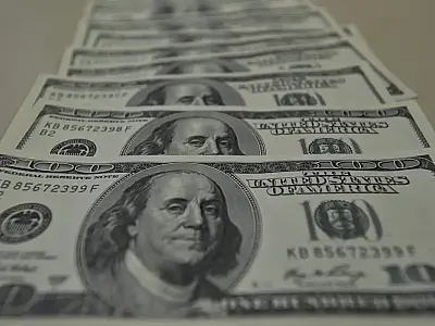 Dólar sobe para R$ 5,58 com agravamento de tensões com EUA