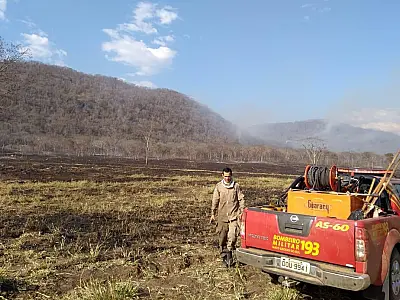Incêndio queimou grande área de vegetação no Assentamento Taquaral