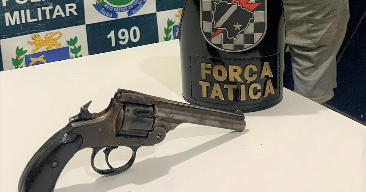 Mulher é presa por porte ilegal de arma de fogo
