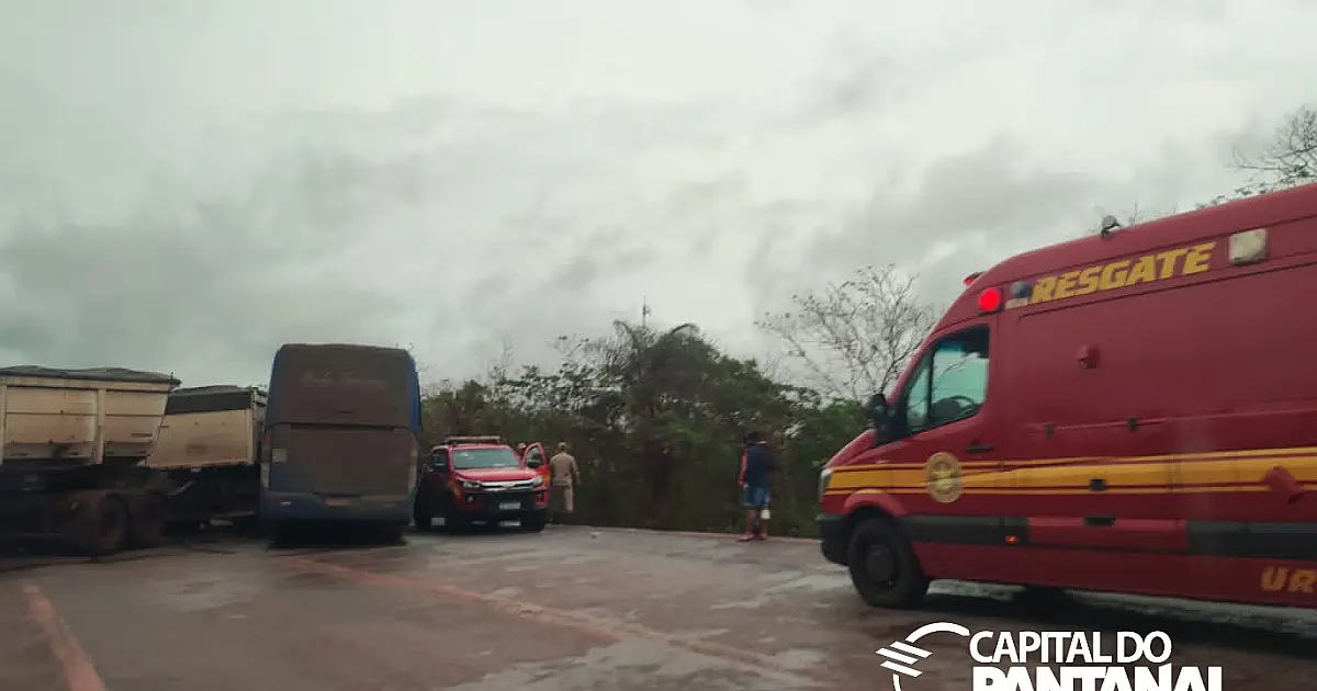 Além da morte do motorista, seis passageiros ficaram feridos na colisão com ônibus clandestino