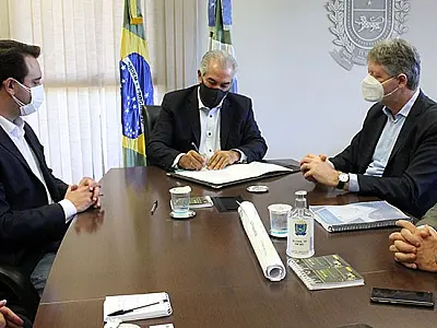 Governadores de MS e PR assinam convênio para estudo sobre nova ponte na região sudeste do Estado