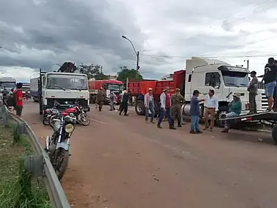 Lei baixa preço dos combustíveis no Paraguai e termina com bloqueio de caminhoneiros