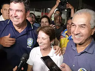 Em festa, Riedel e apoiadores dizem estar confiantes em vitória no segundo turno