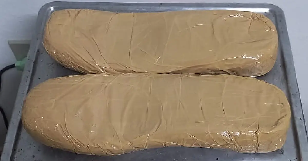 Casal boliviano é preso com 3,350 kg de cocaína camuflados nas palmilhas