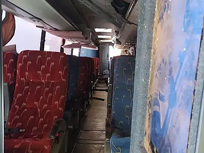 Sem fiscalização, ônibus clandestinos traficam gente e droga à luz do dia