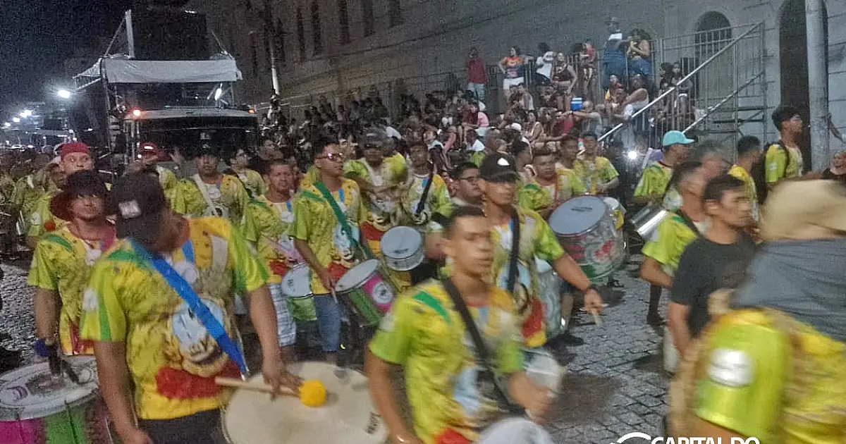 Cinco escolas de samba cumprem primeira noite de ensaio técnico na avenida