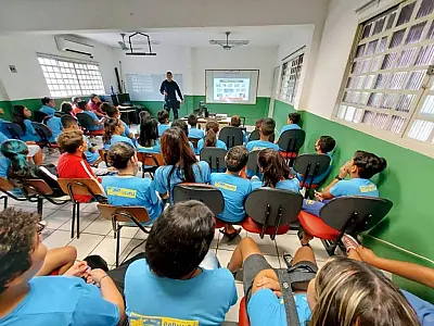 Guarda Municipal leva trabalho de prevenção às drogas para escolas de Corumbá