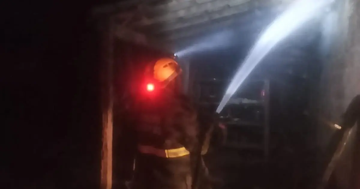 Morador incendia a própria casa por duas vezes durante a madrugada