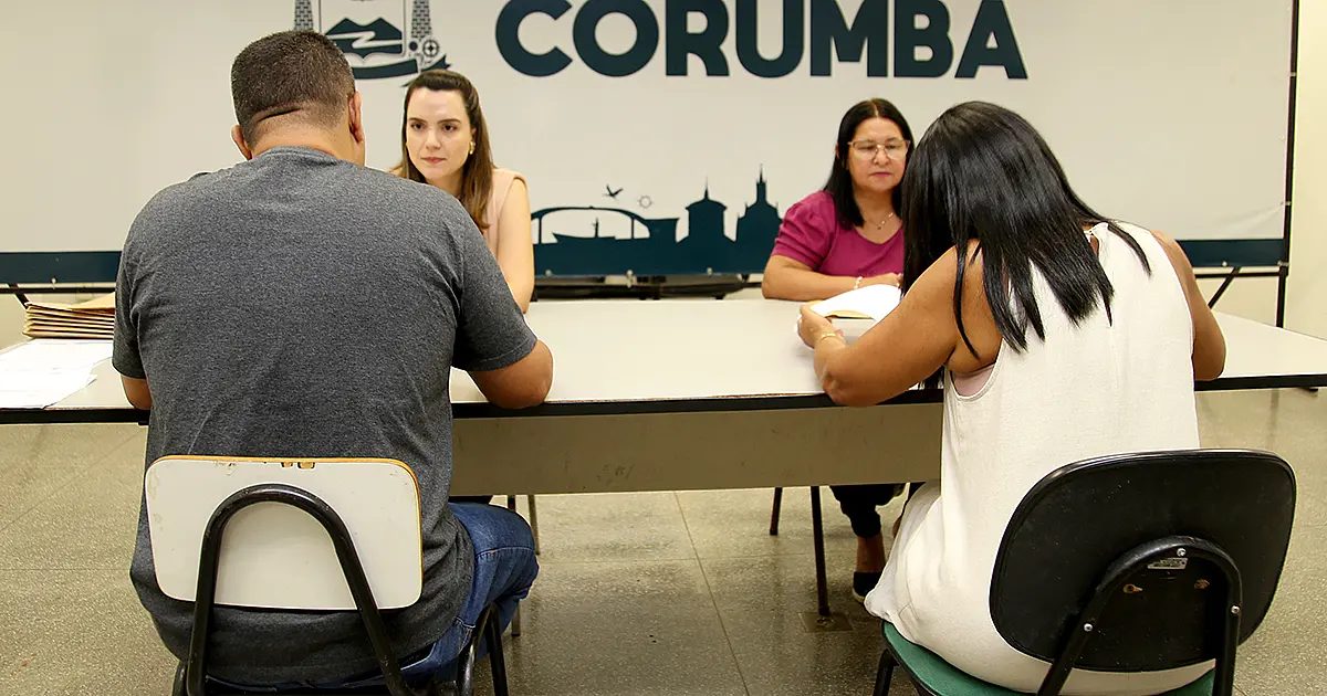 Prefeitura empossa oito professores aprovados em concurso público da REME