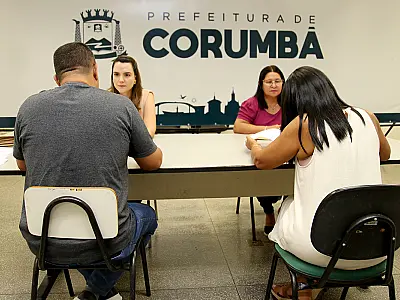 Prefeitura empossa oito professores aprovados em concurso público da REME