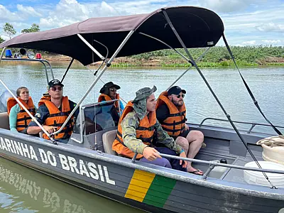 A bordo de navio da Marinha, pesquisadores do Bioparque desbravam o Pantanal em expedição