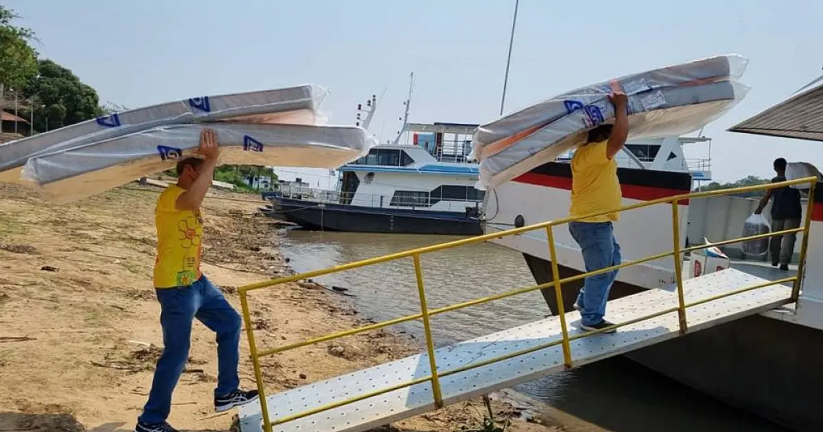 Materiais e cestas básicas são enviadas para ribeirinhos afetados por vendaval no começo do mês