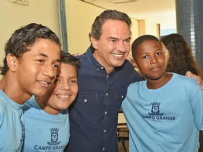 Marquinhos promete implantar programa de valorização dos profissionais da educação pública em MS