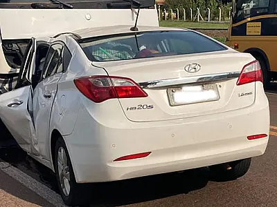 Acidente entre carreta e carro mata casal e criança na BR-262