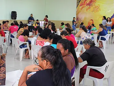 Em 'Tarde Rosa', mulheres recebem informações sobre autocuidado feminino