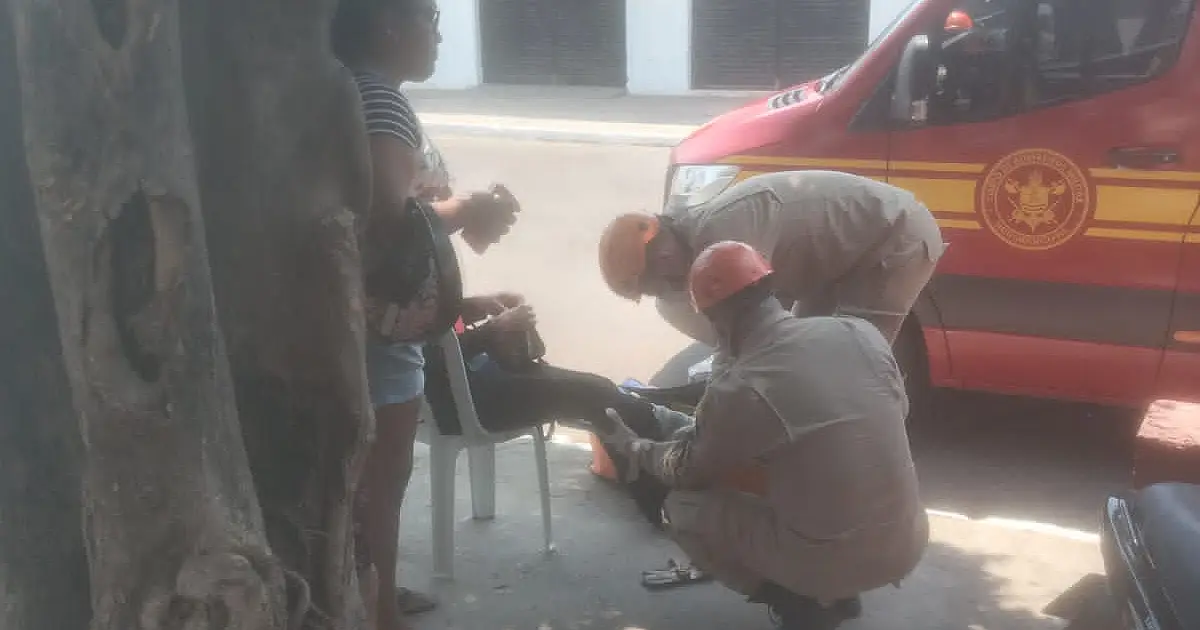 Colisão entre carreta e moto é destaque no plantão dos Bombeiros