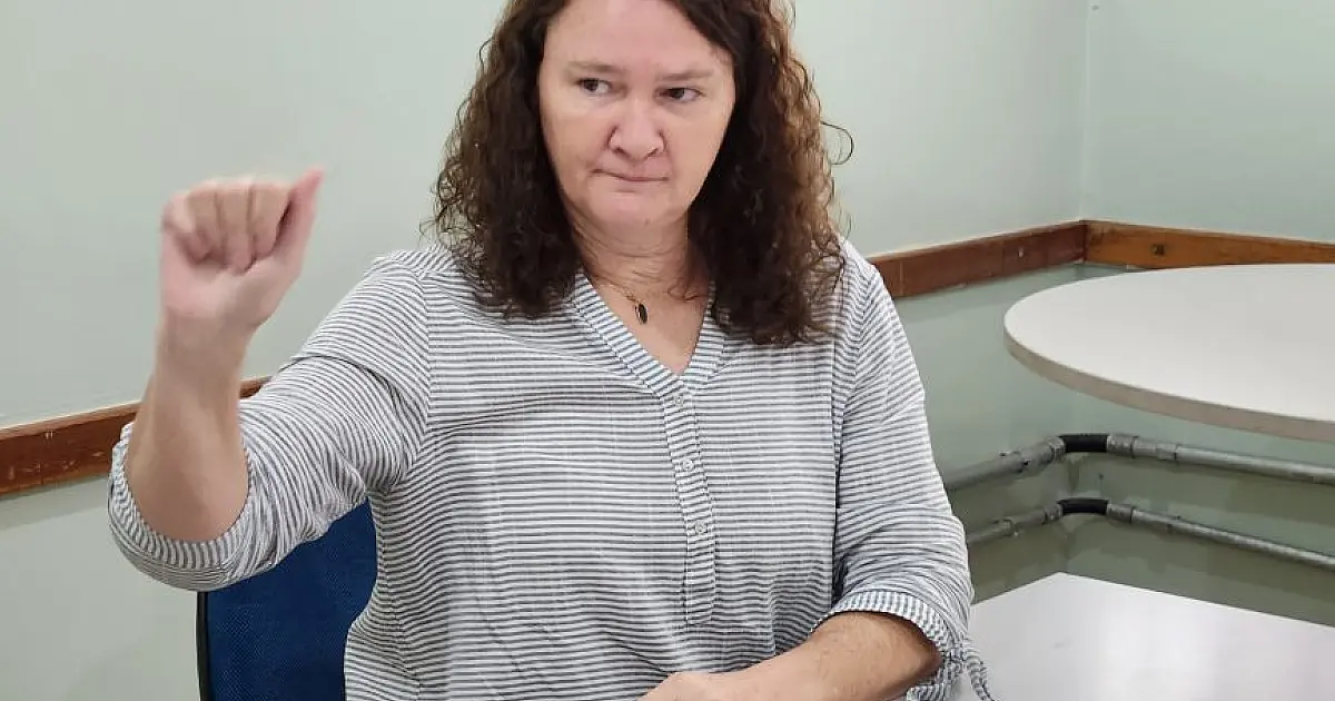 No Dia Internacional da Mulher, professora surda de MS dá aula de superação